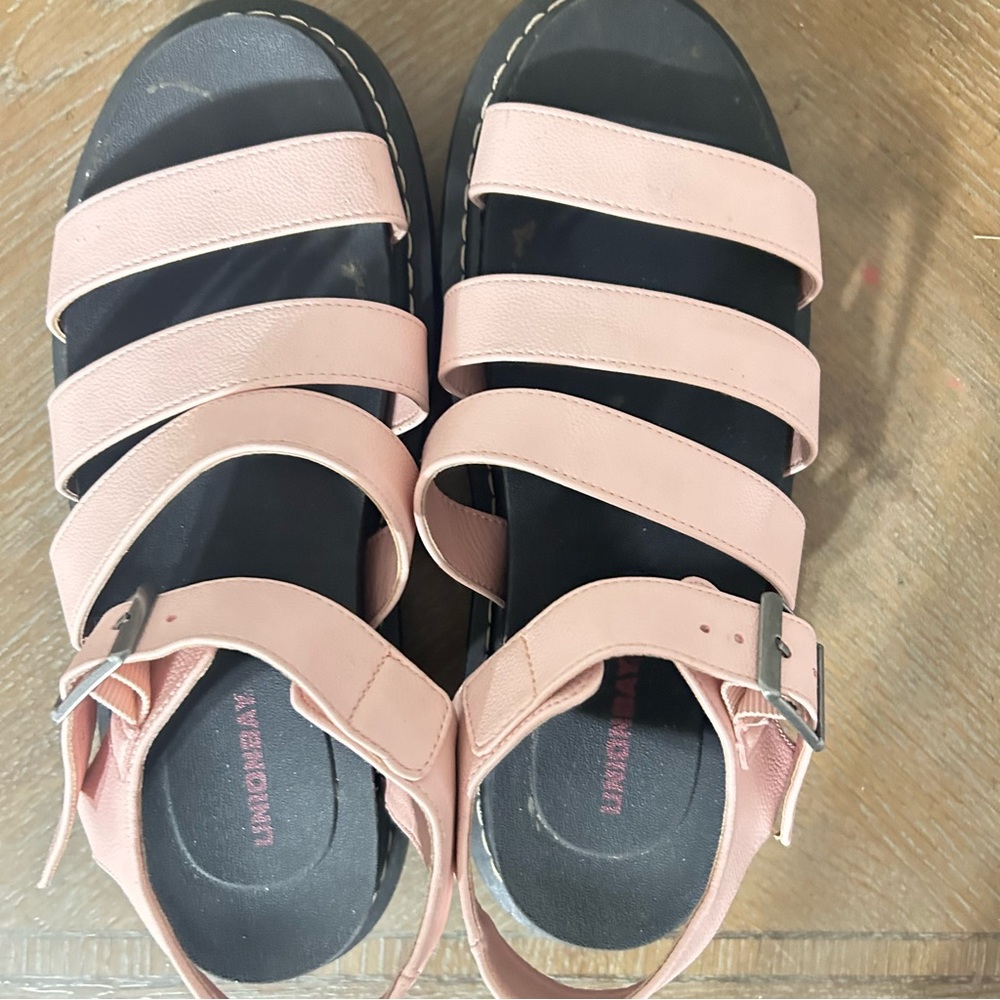 Union Bay " Dolce " platform sandals. - Picture 4 of 8